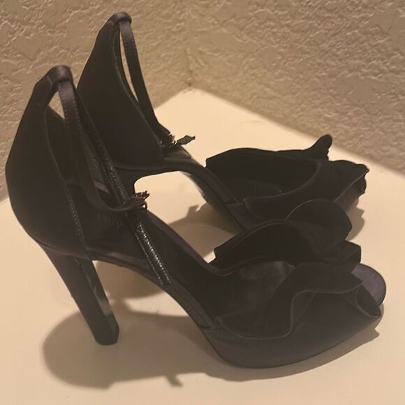 Giorgio Armani Womens Size 41 Open Toe Bow Front Pump Heels Black Velvet & Satin - Picture 2 of 12